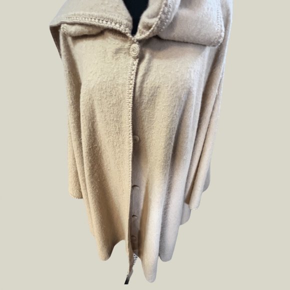 SOLD - Peruvian wool Baby Alpaca Cape Shawl Camel Color - very warm - Picture 6 of 7